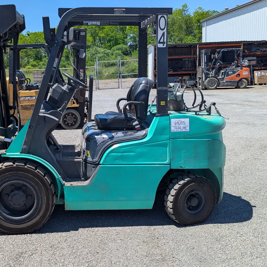 Used Mitsubishi FG30N LP forklift, side view